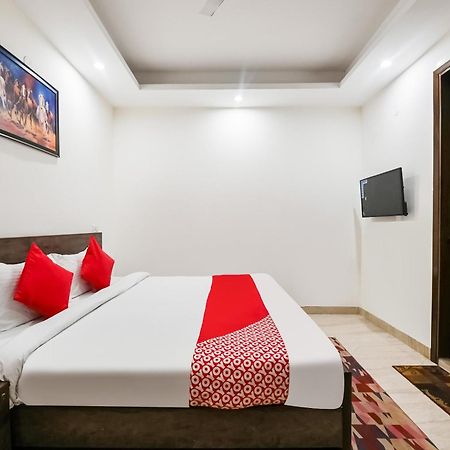 Hotel O Premium Rooms Chhatarpur 뉴델리 외부 사진