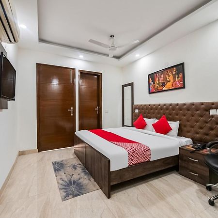 Hotel O Premium Rooms Chhatarpur 뉴델리 외부 사진