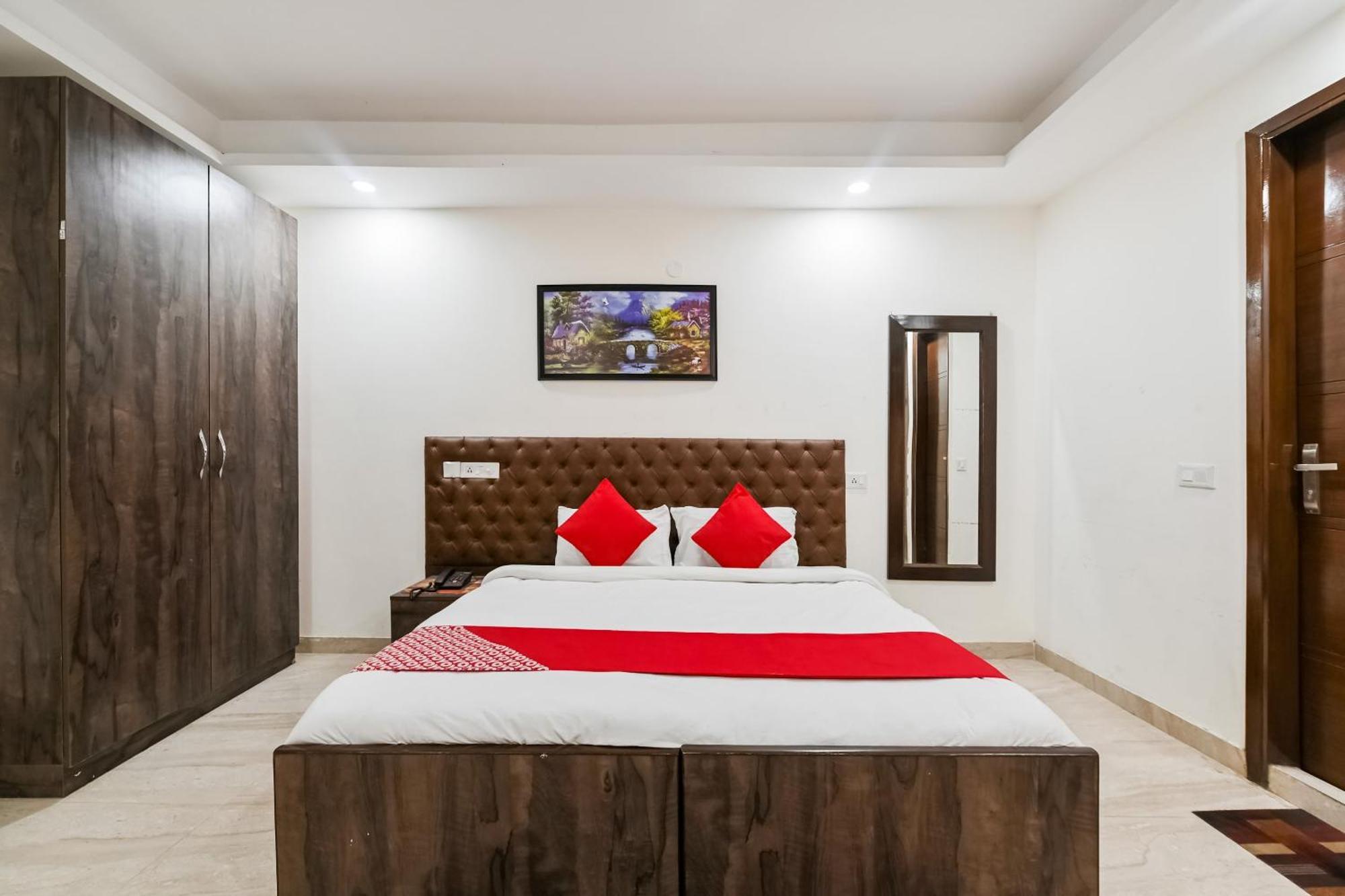 Hotel O Premium Rooms Chhatarpur 뉴델리 외부 사진