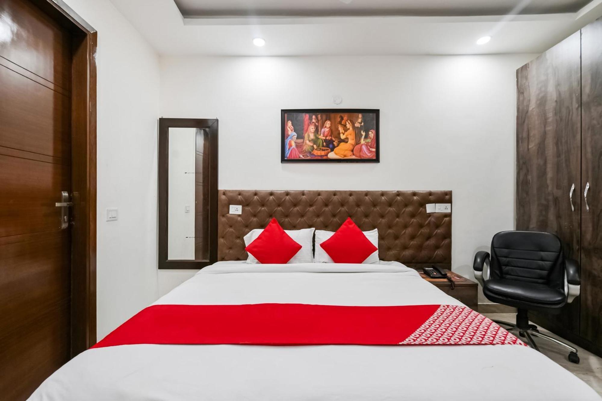 Hotel O Premium Rooms Chhatarpur 뉴델리 외부 사진
