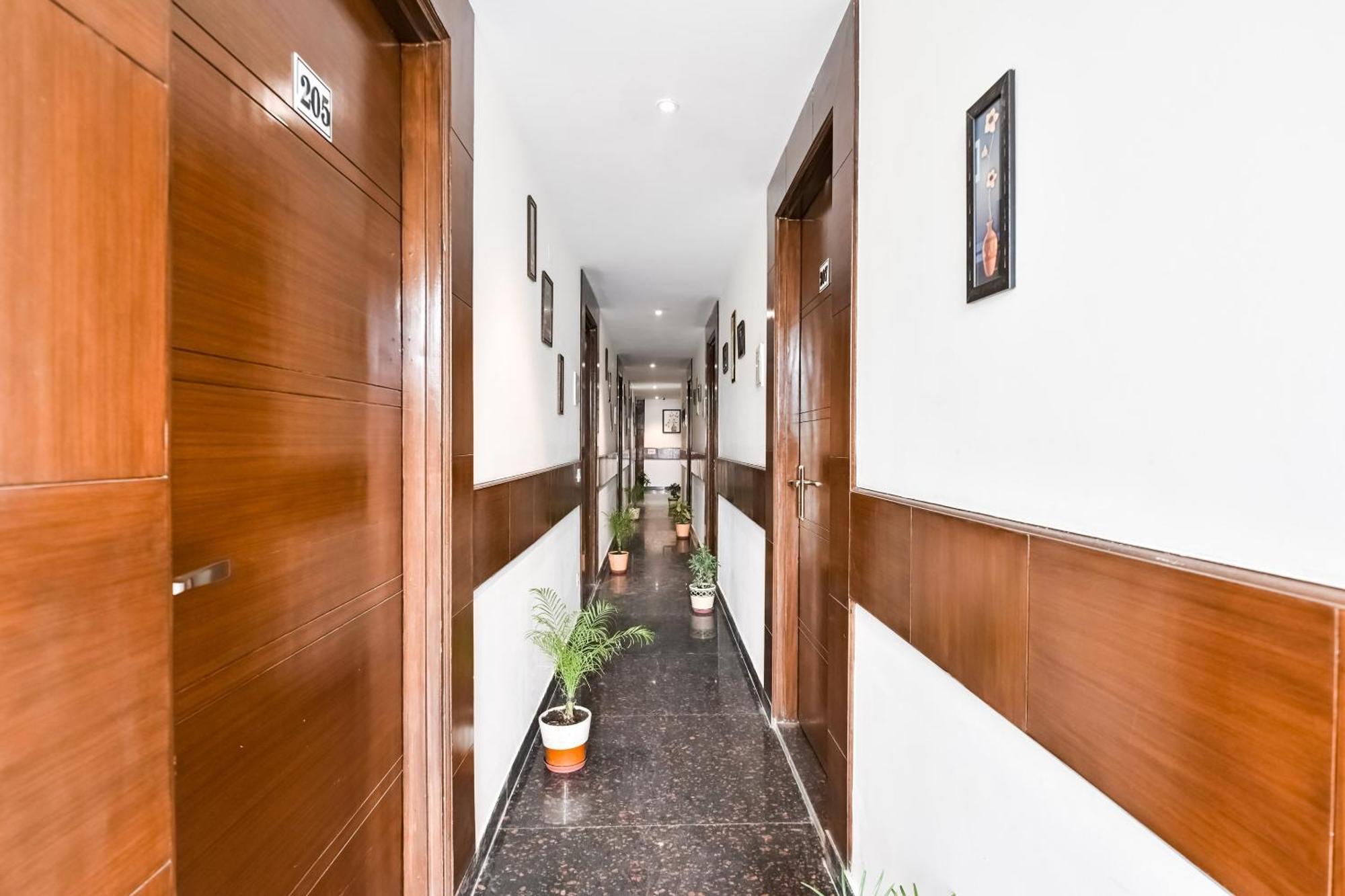 Hotel O Premium Rooms Chhatarpur 뉴델리 외부 사진