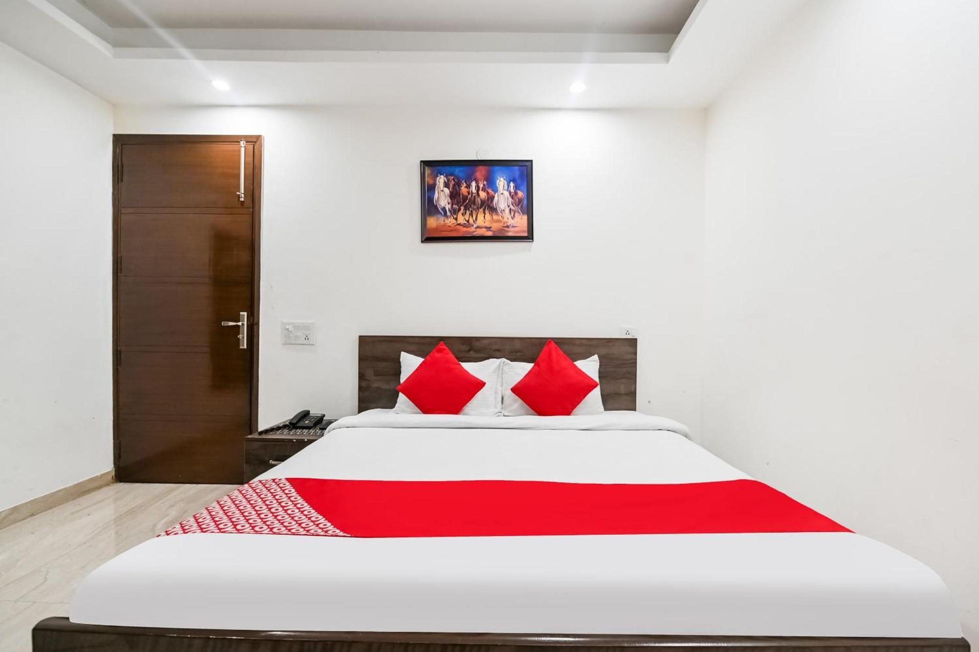 Hotel O Premium Rooms Chhatarpur 뉴델리 외부 사진